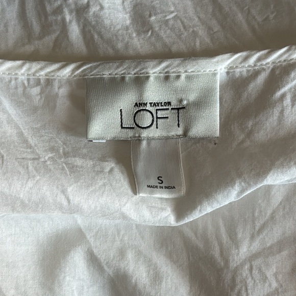 Loft Blouse with Floral Appliqués - Picture 4 of 5